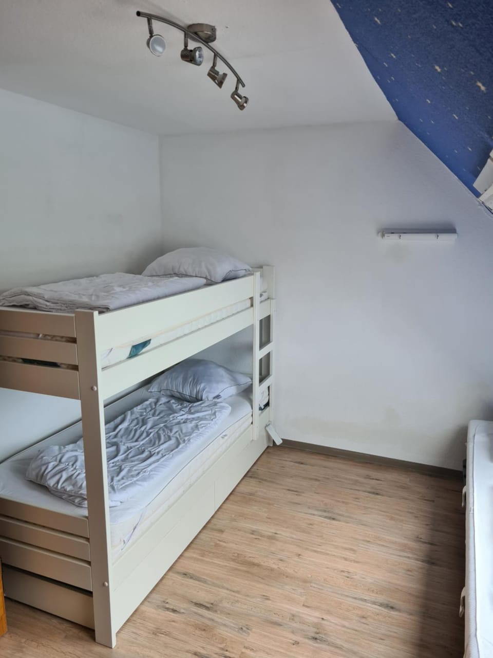 Bedroom, bunk bed