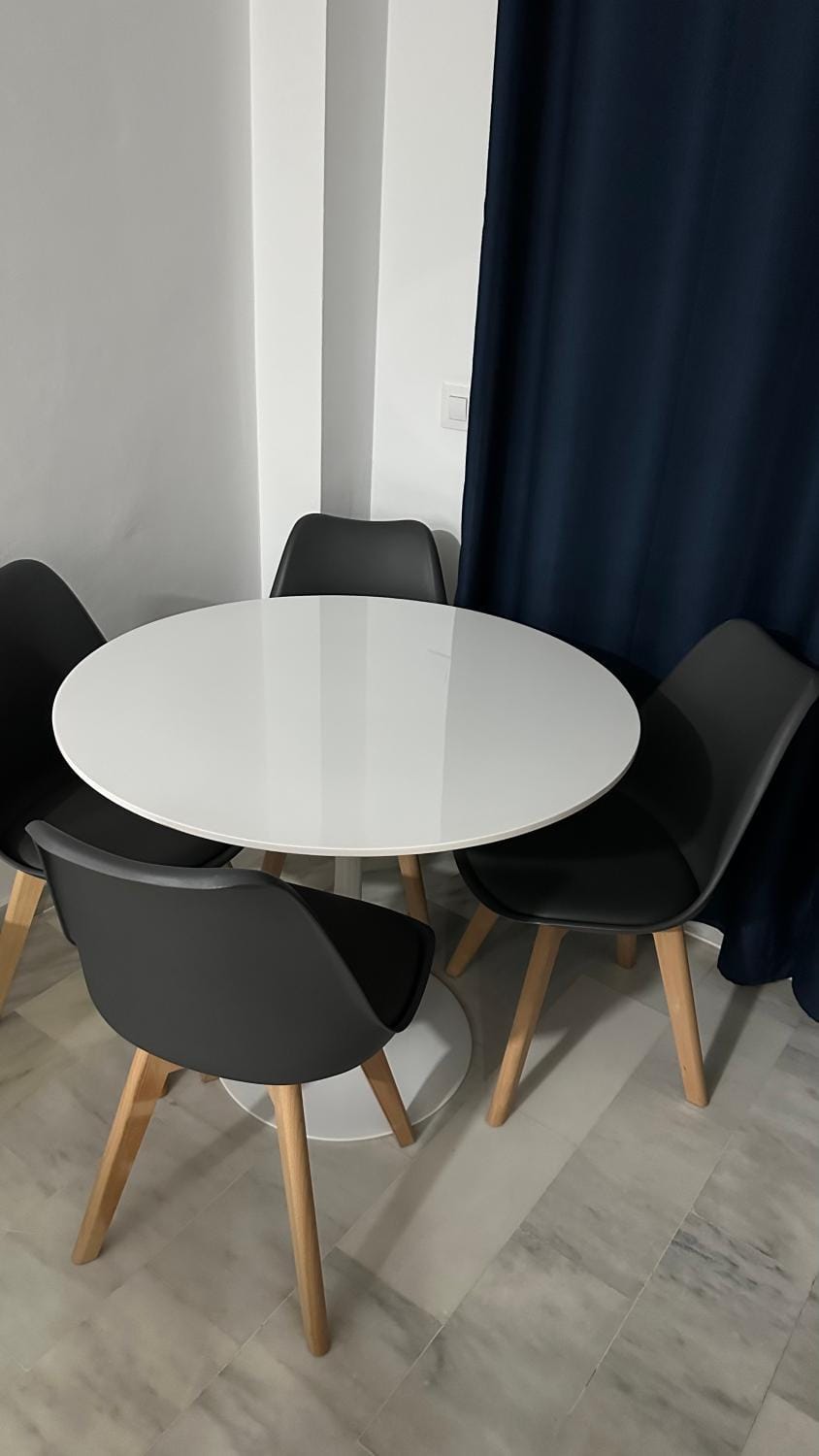 Seating area, Dining area