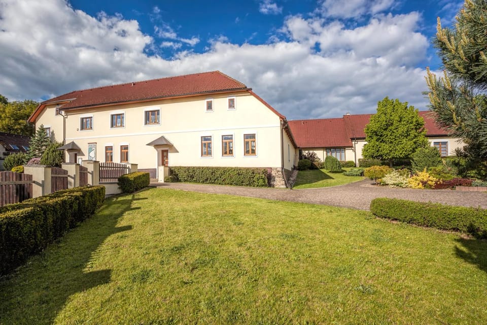 Property building, Facade/entrance, Off site, Garden