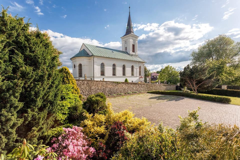 Off site, Garden, Landmark view, Parking