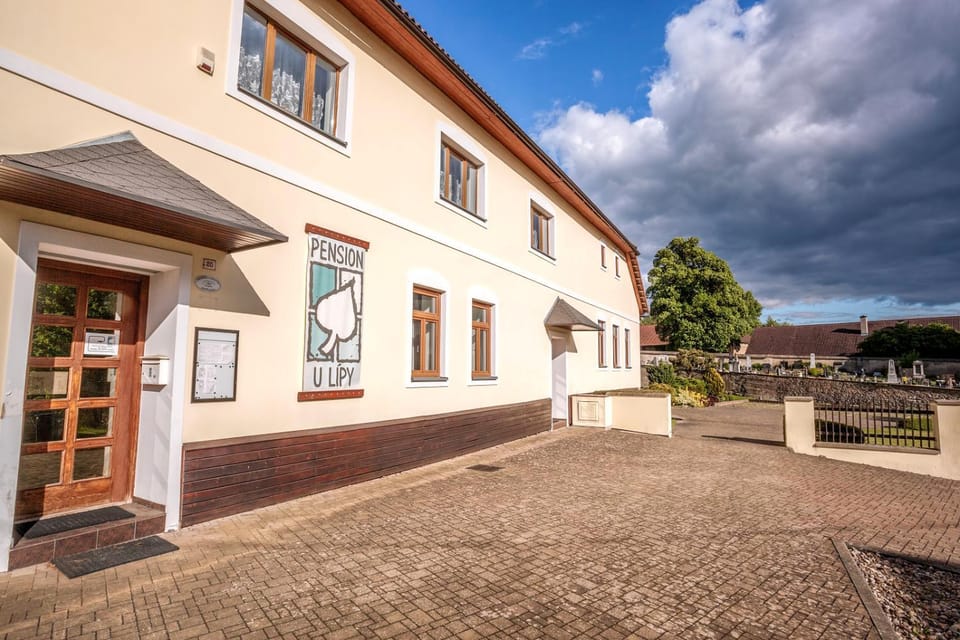 Property building, Facade/entrance, Neighbourhood, Parking