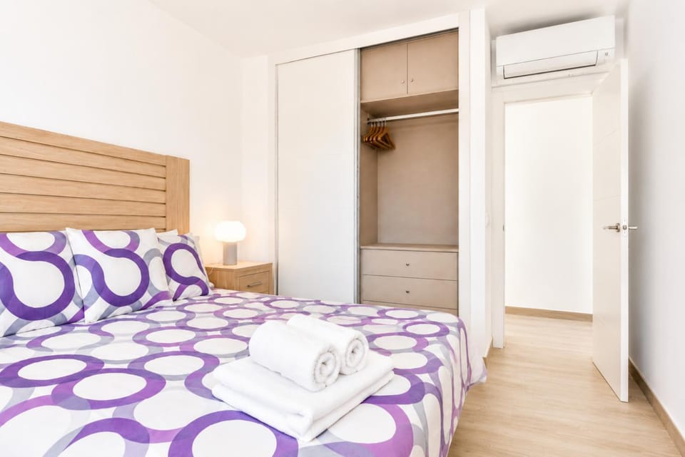 Bedroom, air conditioner