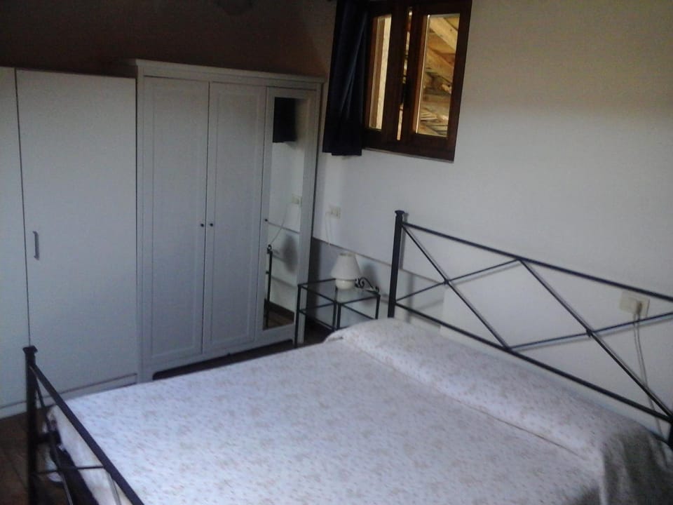 Bedroom, bunk bed