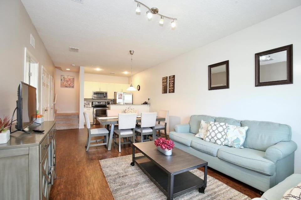Amazing private townhouse in gated community with amenities Great location, near Disney! House in Four Corners