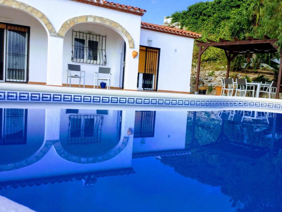 Property building, Balcony/Terrace, Pool view, Swimming pool