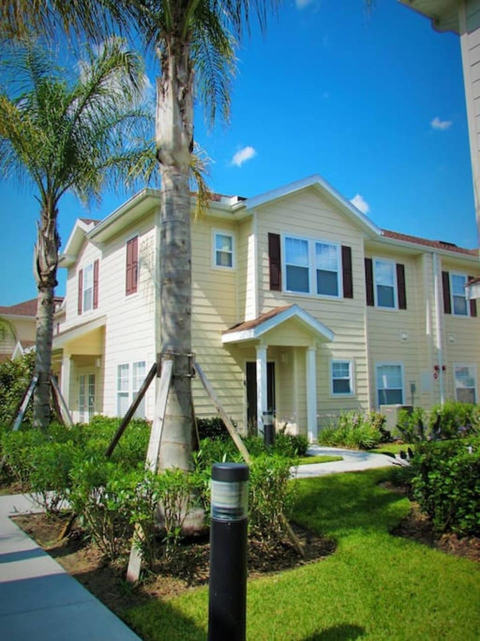 3 Bedroom townhouse in luxury Resort, sleeps 8, 10 min to Disney! House in Four Corners