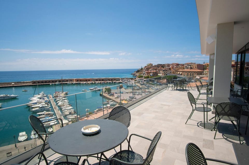 Hotel La Scogliera Hotel in Campania