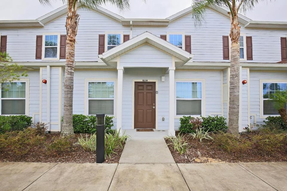 Fantastic Townhouse in Lux community sleeps 8, 10' to Disney!! House in Four Corners