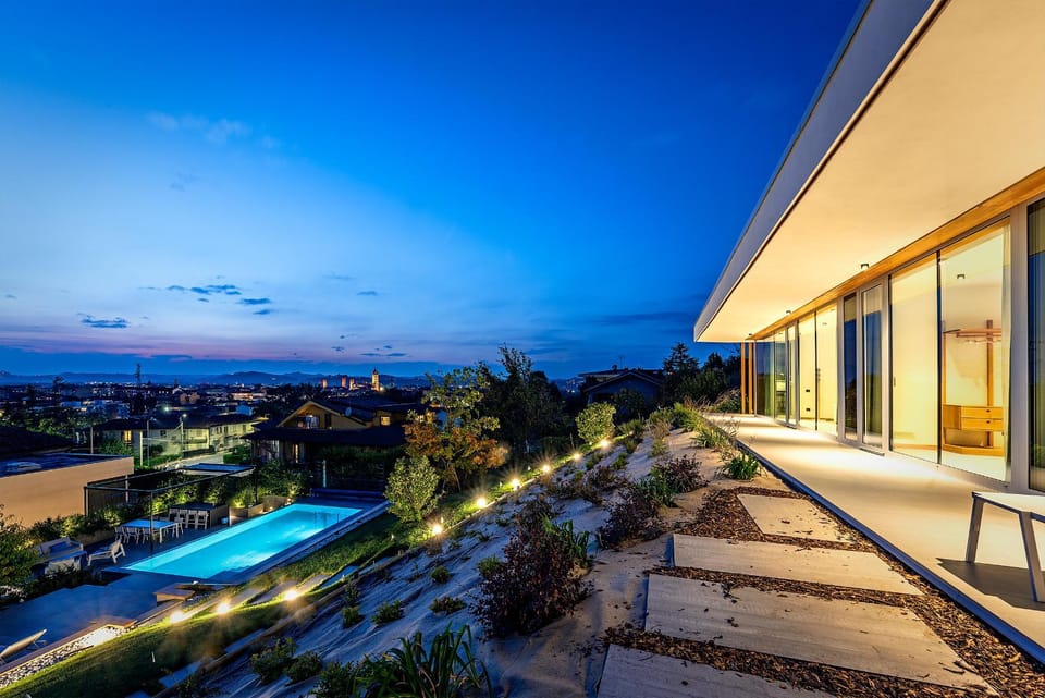 City view, Mountain view, Pool view