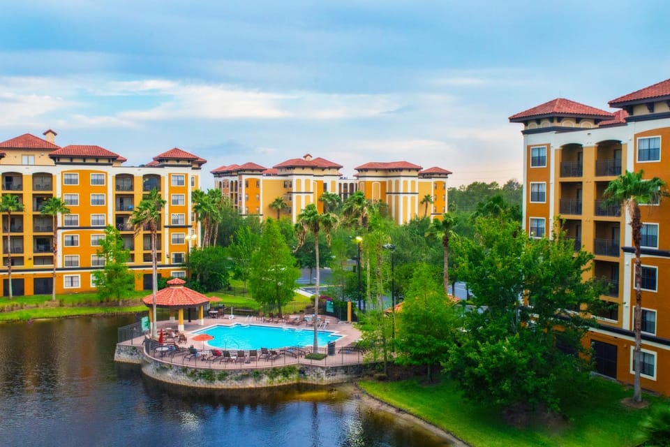 Property building, Day, Neighbourhood, Lake view, Pool view, Swimming pool, Location