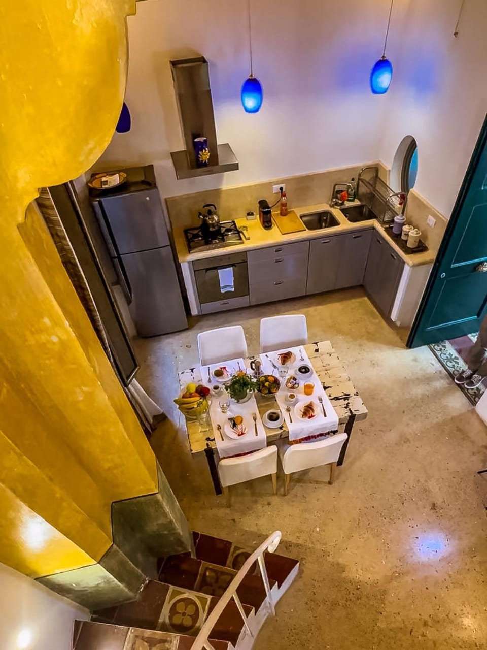 Kitchen or kitchenette, Dining area