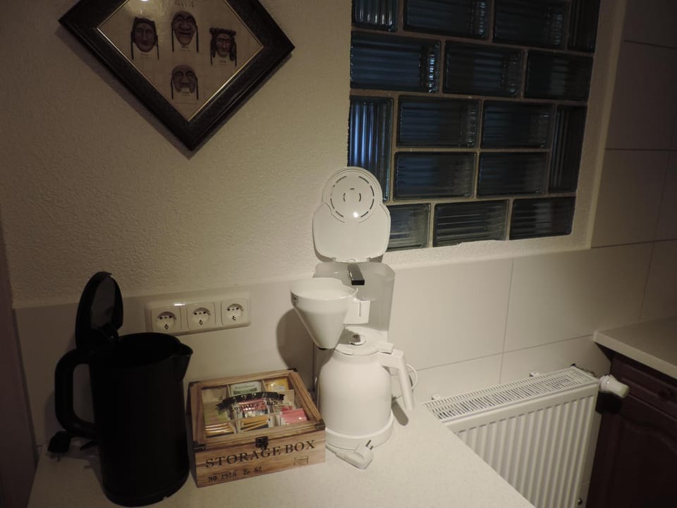 Coffee/tea facilities, stove, stove, towels, kitchen, kitchen