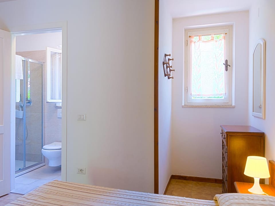 Shower, Toilet, Bathroom, Photo of the whole room, Bedroom