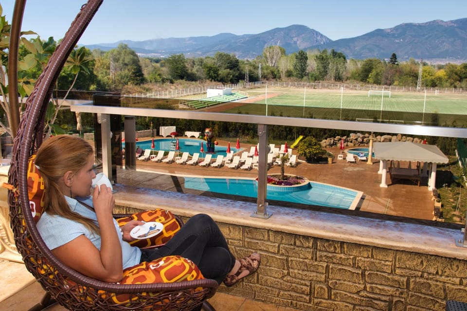 Balcony/Terrace, Mountain view, Pool view, Non alcoholic drinks