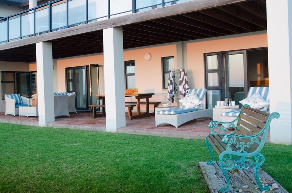 Property building, Garden, sunbed