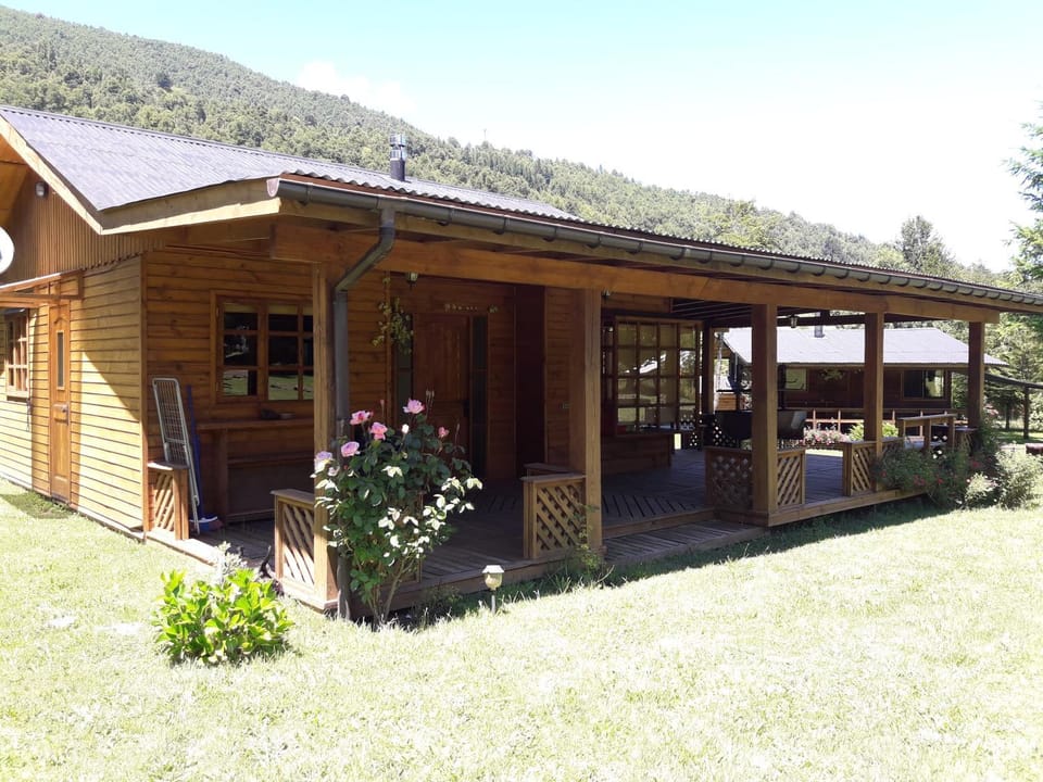 Dos Oregones Caburgua House in Pucon