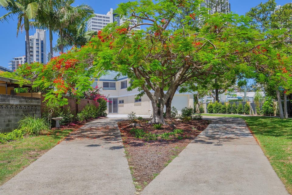 Property building, Facade/entrance, Garden