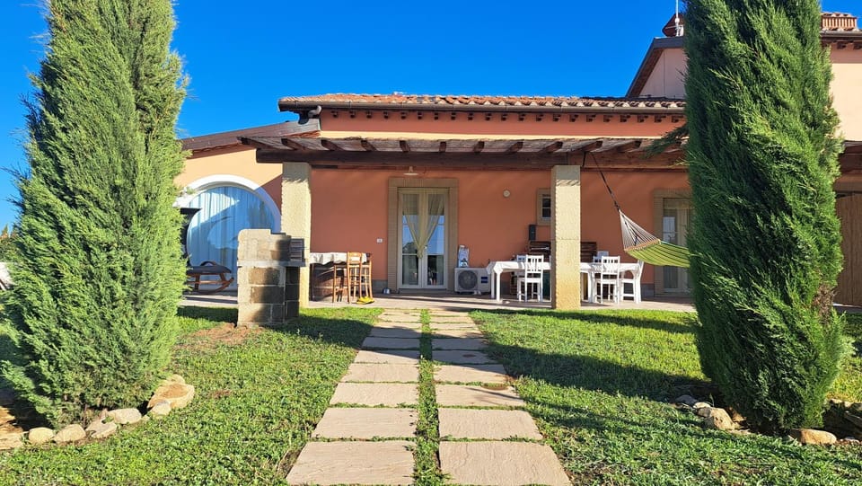 Property building, Day, Garden