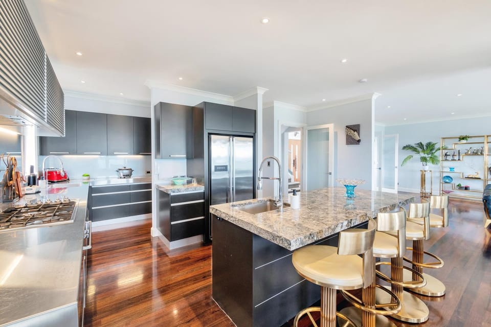 TV and multimedia, Coffee/tea facilities, Kitchen or kitchenette, Lounge or bar, Dining area, Communal kitchen