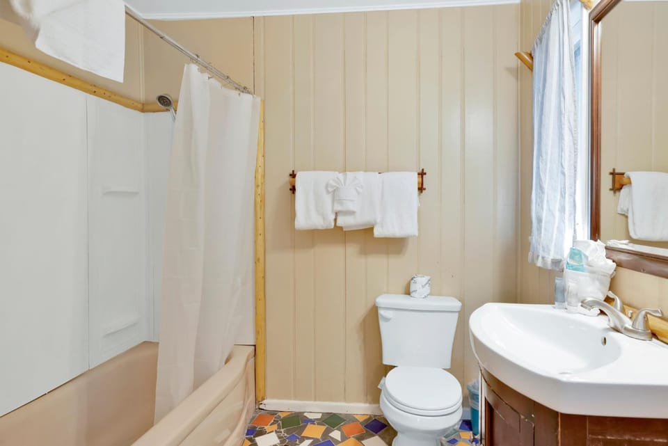Shore Acres Lodge-452 by Big Bear Vacations Hotel in Big Bear