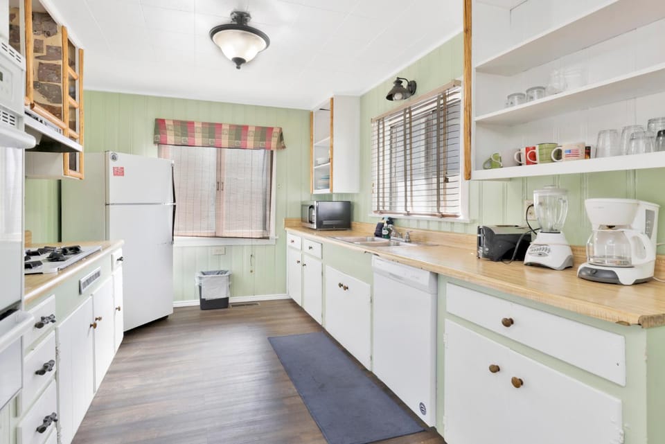 Shore Acres Lodge-452 by Big Bear Vacations Hotel in Big Bear