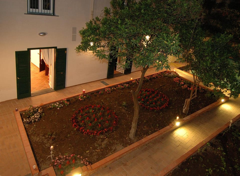 Property building, Spring, Night, Summer, Garden, Balcony/Terrace, Decorative detail, On site, Garden view