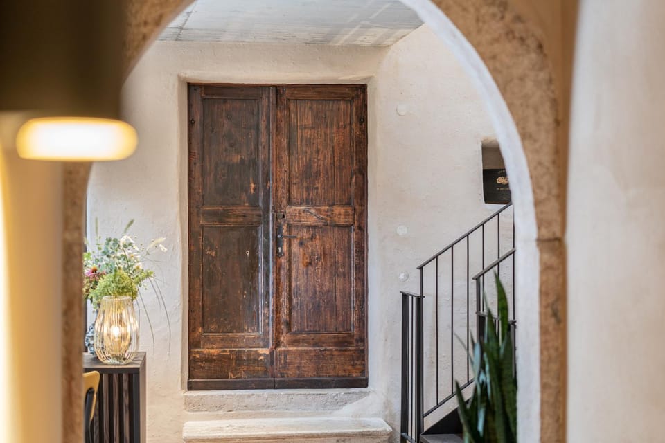 Lobby or reception, Decorative detail