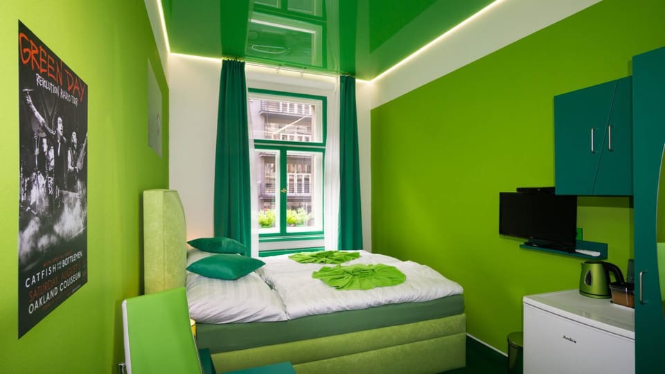 Bed, TV and multimedia, Coffee/tea facilities, Photo of the whole room