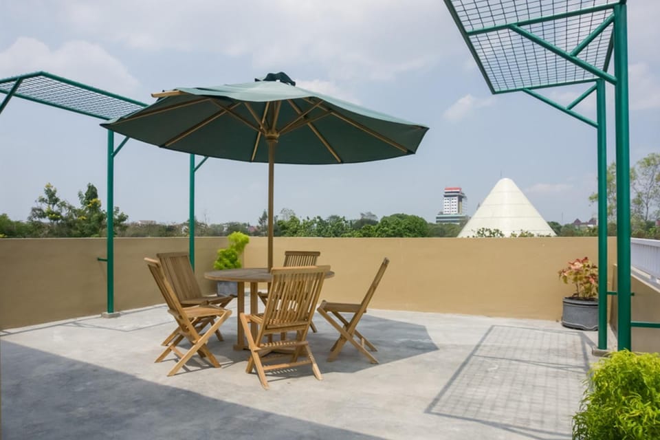 RedDoorz Syariah near Taman Pelangi Monjali Bed and Breakfast in Special Region of Yogyakarta