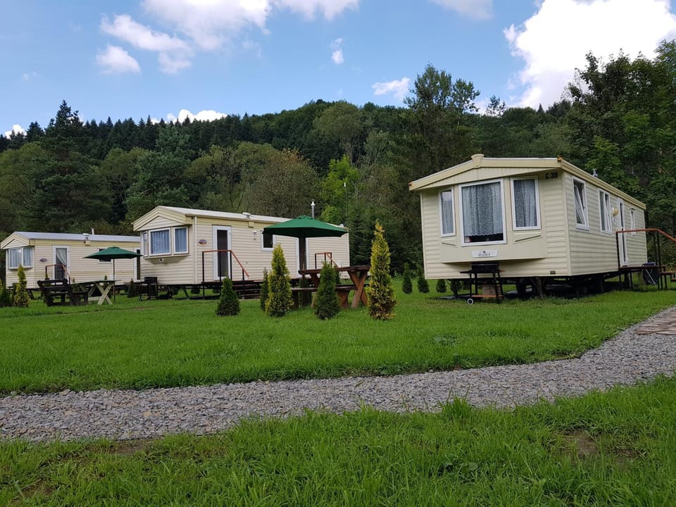 Property building, Facade/entrance, Neighbourhood, BBQ facilities, Children play ground, Fishing, Garden, Floor plan, Mountain view, River view