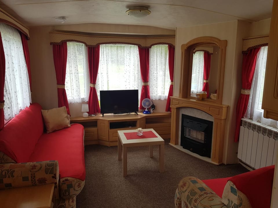 Communal lounge/ TV room, TV and multimedia, Living room, Seating area
