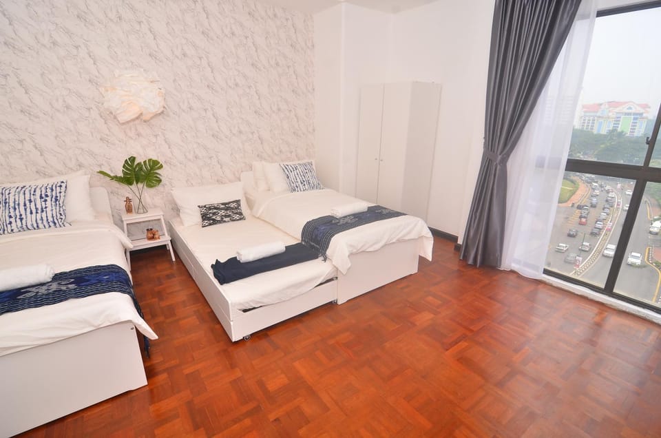 New Riverbank Suites - Waterfront Kuching City Apartment in Kuching