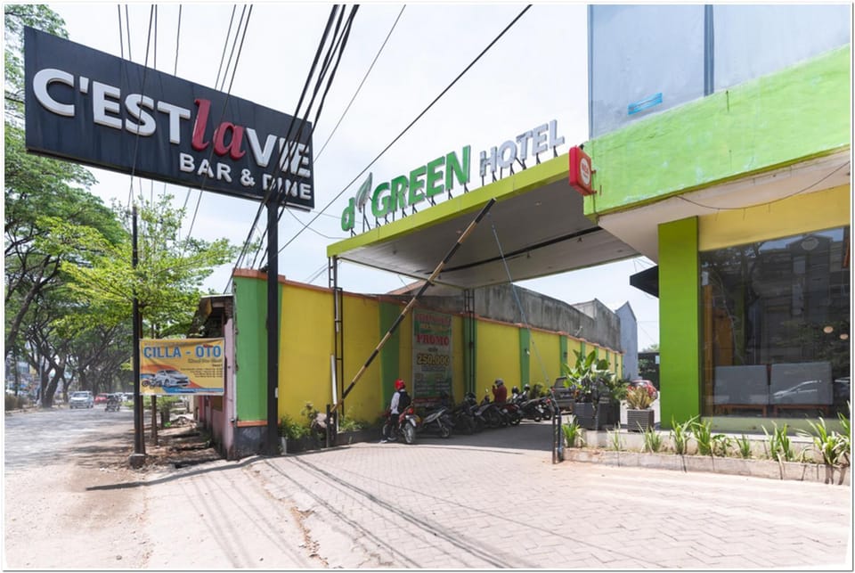 Facade/entrance