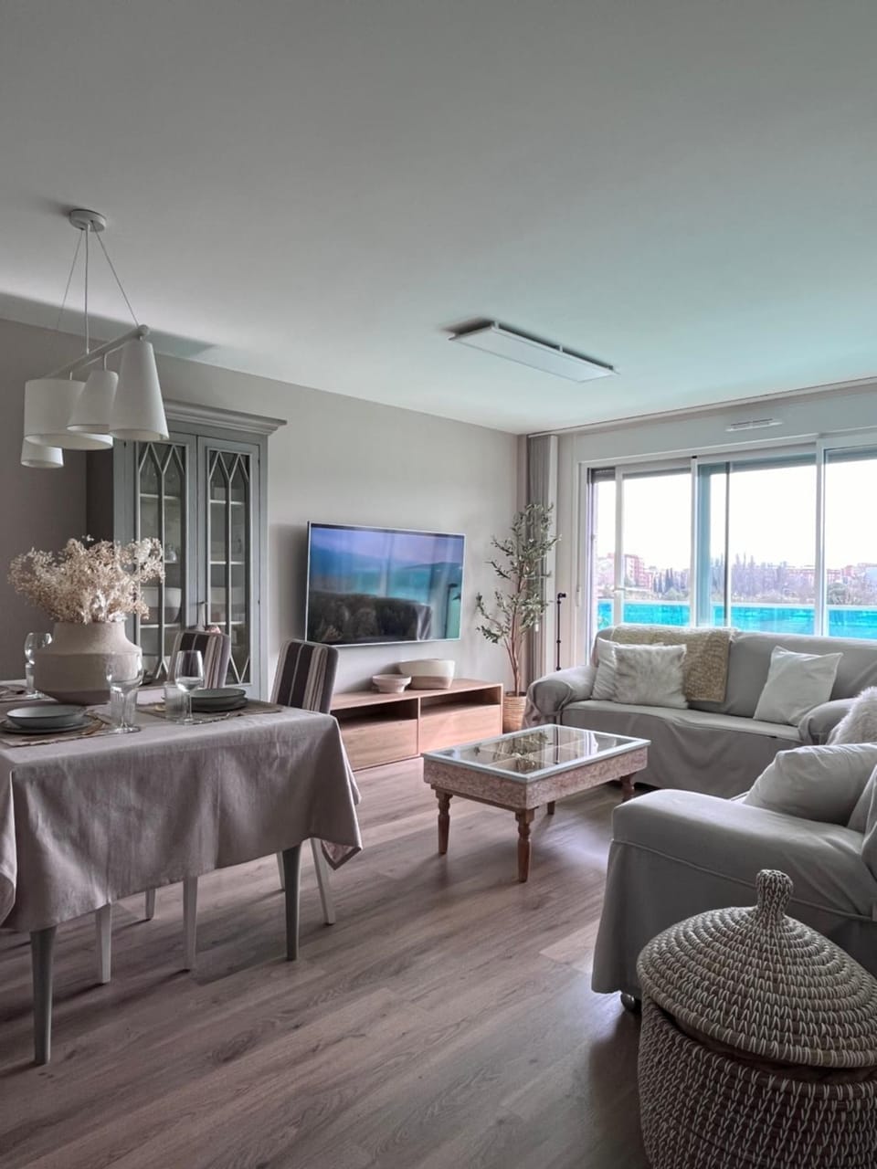Communal lounge/ TV room