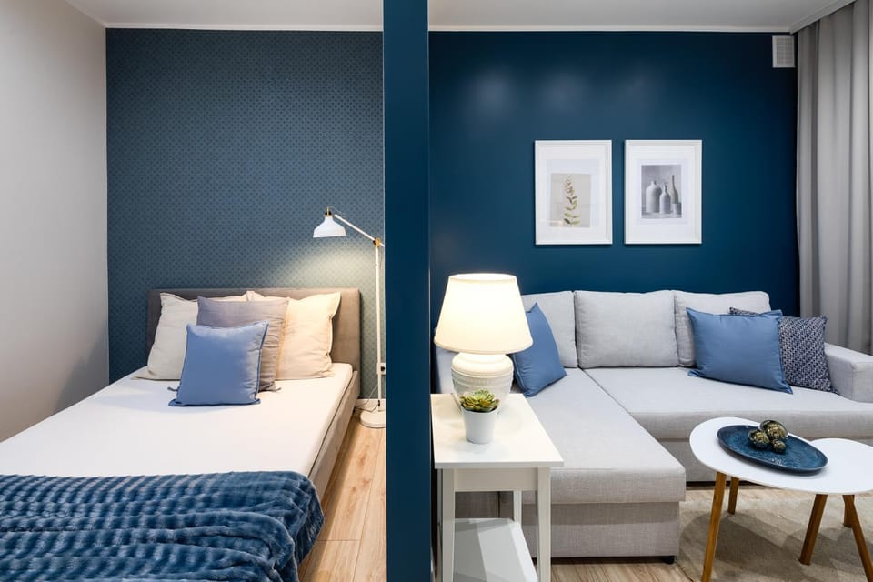 Bed, Seating area, Bedroom