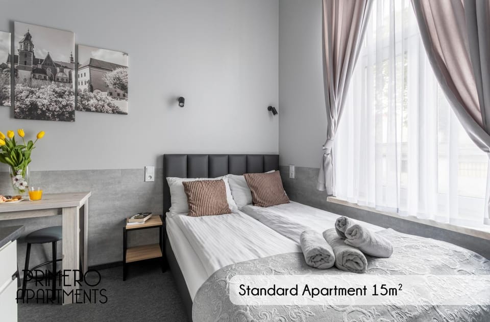 Bed, Living room, Photo of the whole room, Seating area, Bedroom, towels