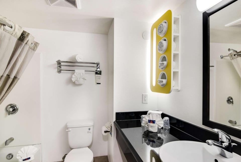 Shower, Toilet, Bathroom, Photo of the whole room, On site