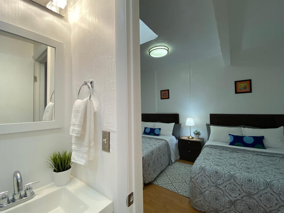 Bed, Bathroom, Photo of the whole room, Bedroom