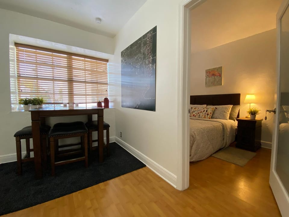 Seating area, Bedroom, Street view, Street view