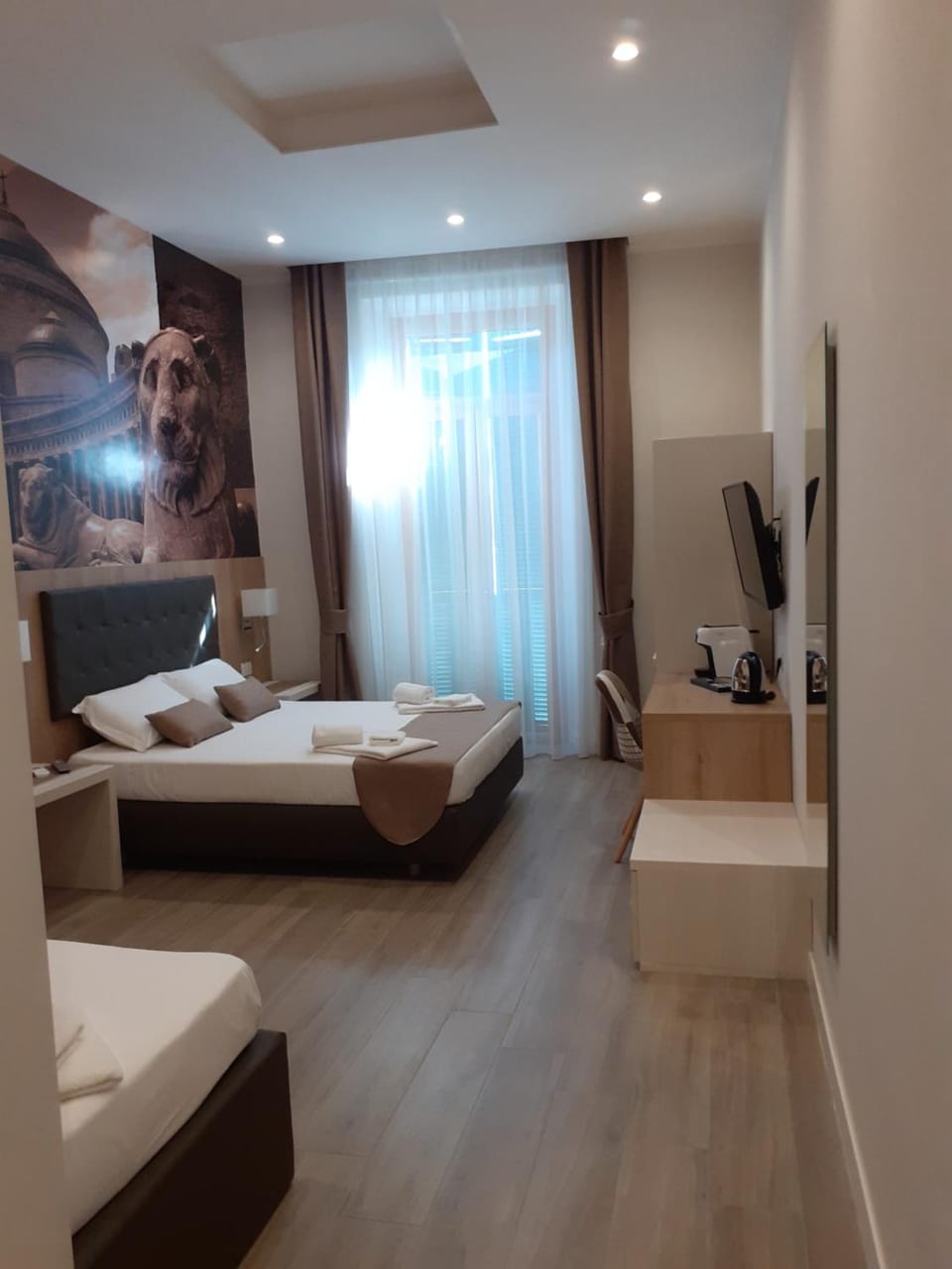 Bed, TV and multimedia, Photo of the whole room, Bedroom, towels