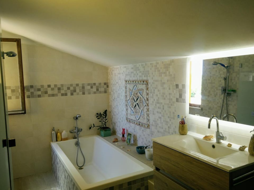 Bathroom, Bath