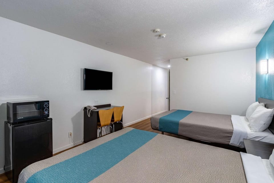 TV and multimedia, Bedroom, On site