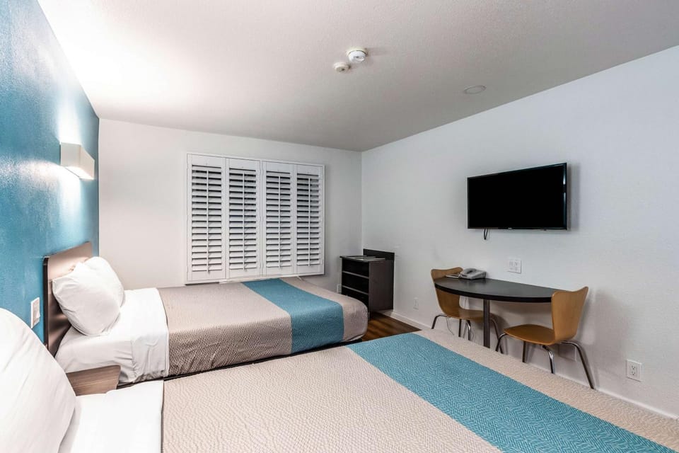 TV and multimedia, Bedroom, On site