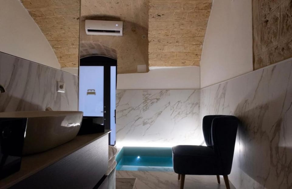 Hot Tub, Bathroom, air conditioner