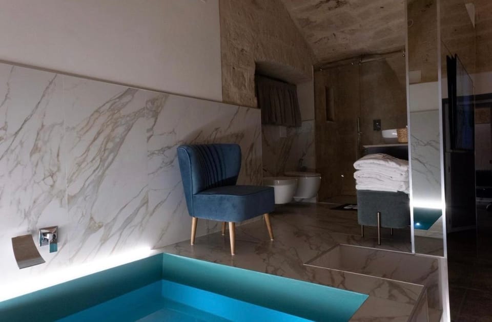 Hot Tub, Bathroom