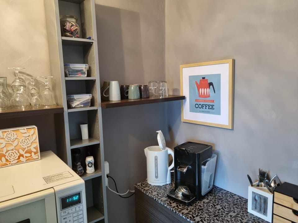 Coffee/tea facilities, minibar