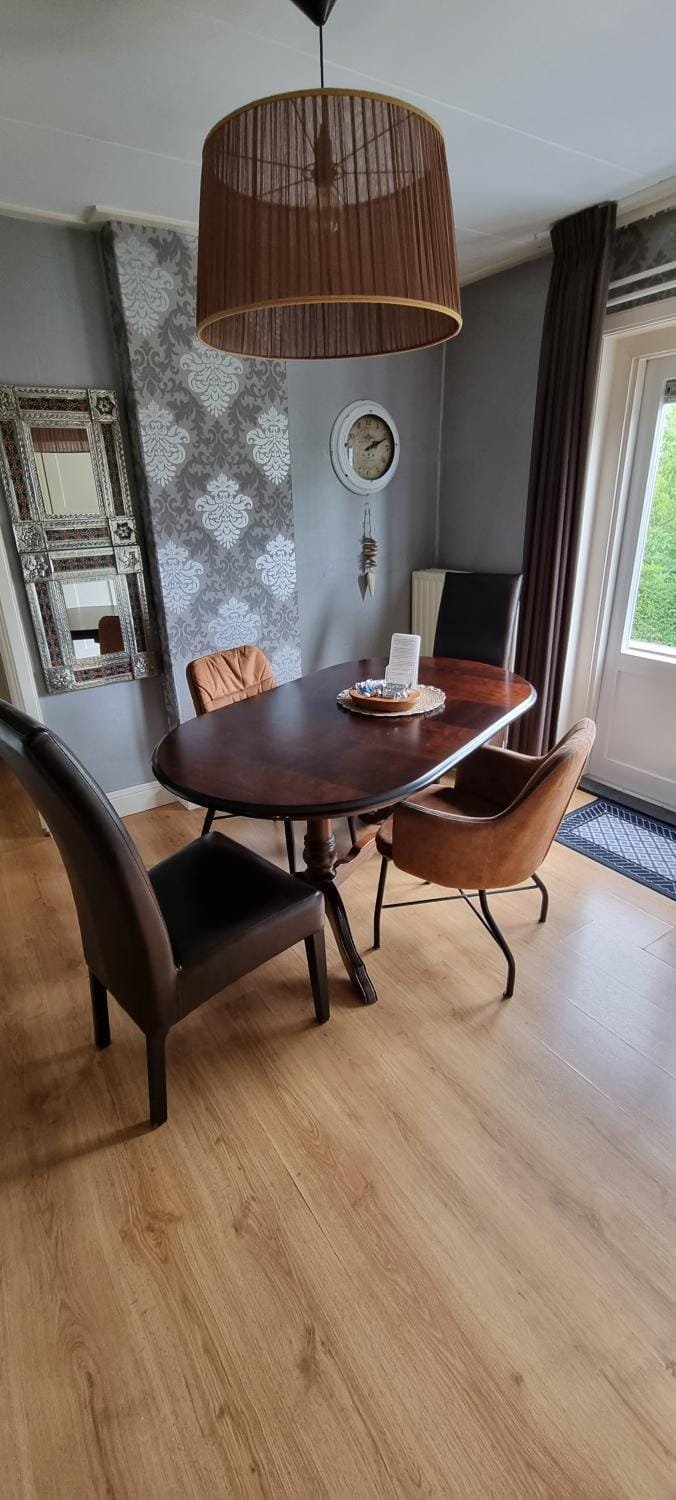 Seating area, Dining area