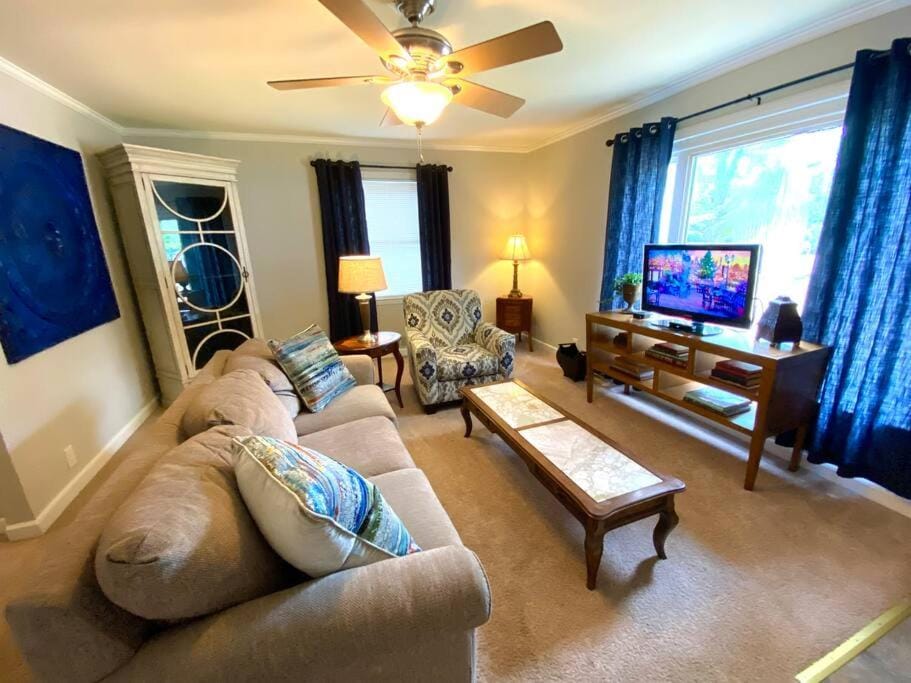 Charming Condo Near Downtown, NCSU and PNC Arena Apartment in Raleigh