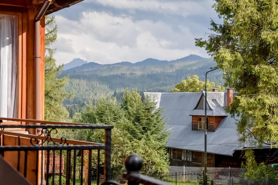 Balcony/Terrace, Mountain view