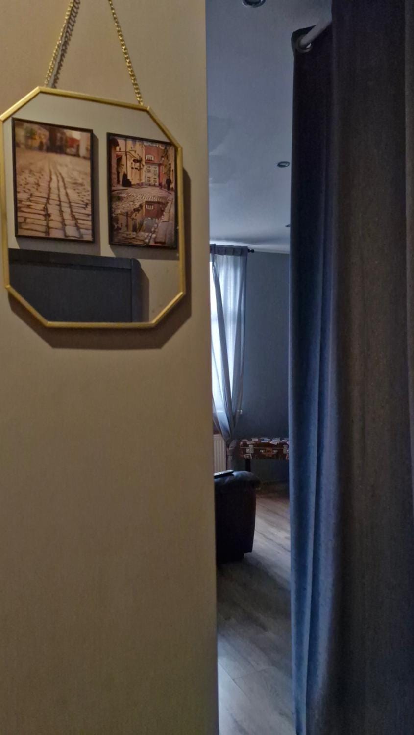 Bed, TV and multimedia, Bedroom